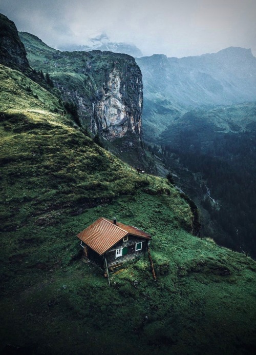 utwo:Switzerland Mountain Cabin© Marcel Siebert   If you squint while looking at this, you’ll easily see the cabin become a human eye, what the roof being the skin between the eye and the eyebrow.