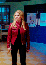 emmasneverland:favourite emma swan outfits (requested by anon)