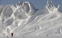 etj91899:  trepak2104:  Kristoff + China’s 30th Harbin International Ice and Snow Festival  Whoa!!! 