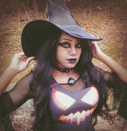 fuckyeahblackgoths:  Check out Black Silk Magick on FacebookSome links to her other social media