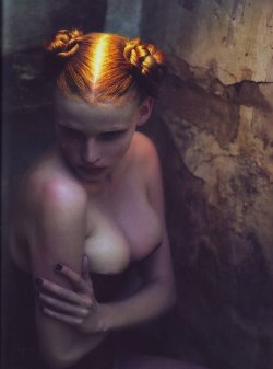 ohthentic:  su-theheartless:  Lara Stone