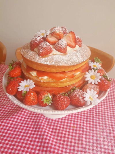 XXX fairmaidnelly:I baked a strawberry and vanilla photo