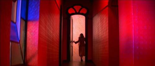 Vivre sa vie (Jean-Luc Godard, 1962) Suspiria (Dario Argento, 1977)