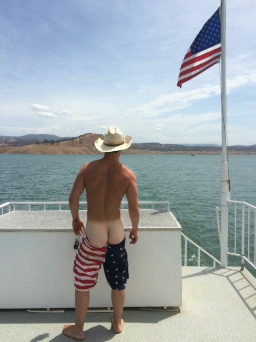tallguyswithsmalldicks:Happy Fourth of July.  Here’s some ass for you. Beautiful