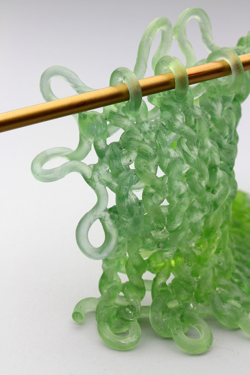 culturenlifestyle:  Exquisite Glass Art Sculptures Resemble Needles and Yarn by Carol Milne Elegantly and delicately constructed, Seattle-based artist Carol Milne  makes glass sculptures, which mimic the patterns of knit art. To make her pieces, Milne