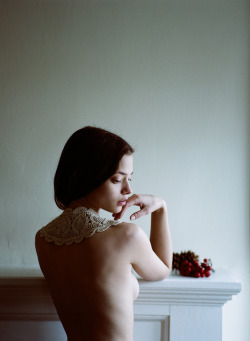 artisticallynaked:  refinedtasteinnakedladies:  Ryonen // Parker Fitzgerald  - 