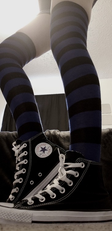 doc-martens-latex-sissy-fetish:  I love she and her Chucks <3 :)