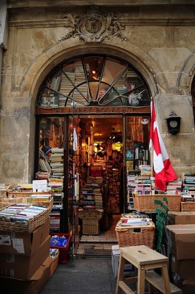 zach-benge:The Abbey Bookstore, Paris, France