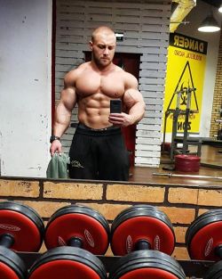 bodybuilers4worship:  whitepapermuscle: 