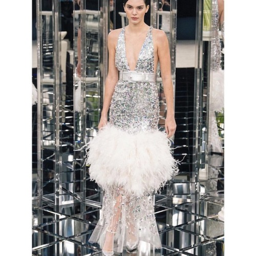 cravingforshoes: Couture highlight - Spring 2017: Kendall Jenner rocked the bejeweled feather dress 