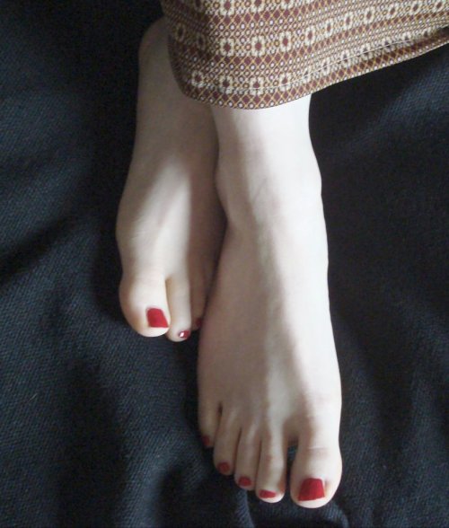 snoopythatsme: my-tumbl-naked-porn: toegasm:Yes pleeease! How about a massage for those lovely beaut