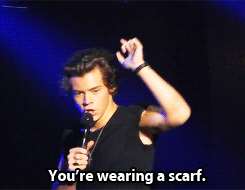 harrycmon:  Harry teases a fan     