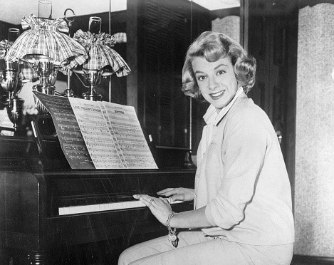 annies-classic-beauties:  Classic Beauties Play Musical Instruments: Part 1