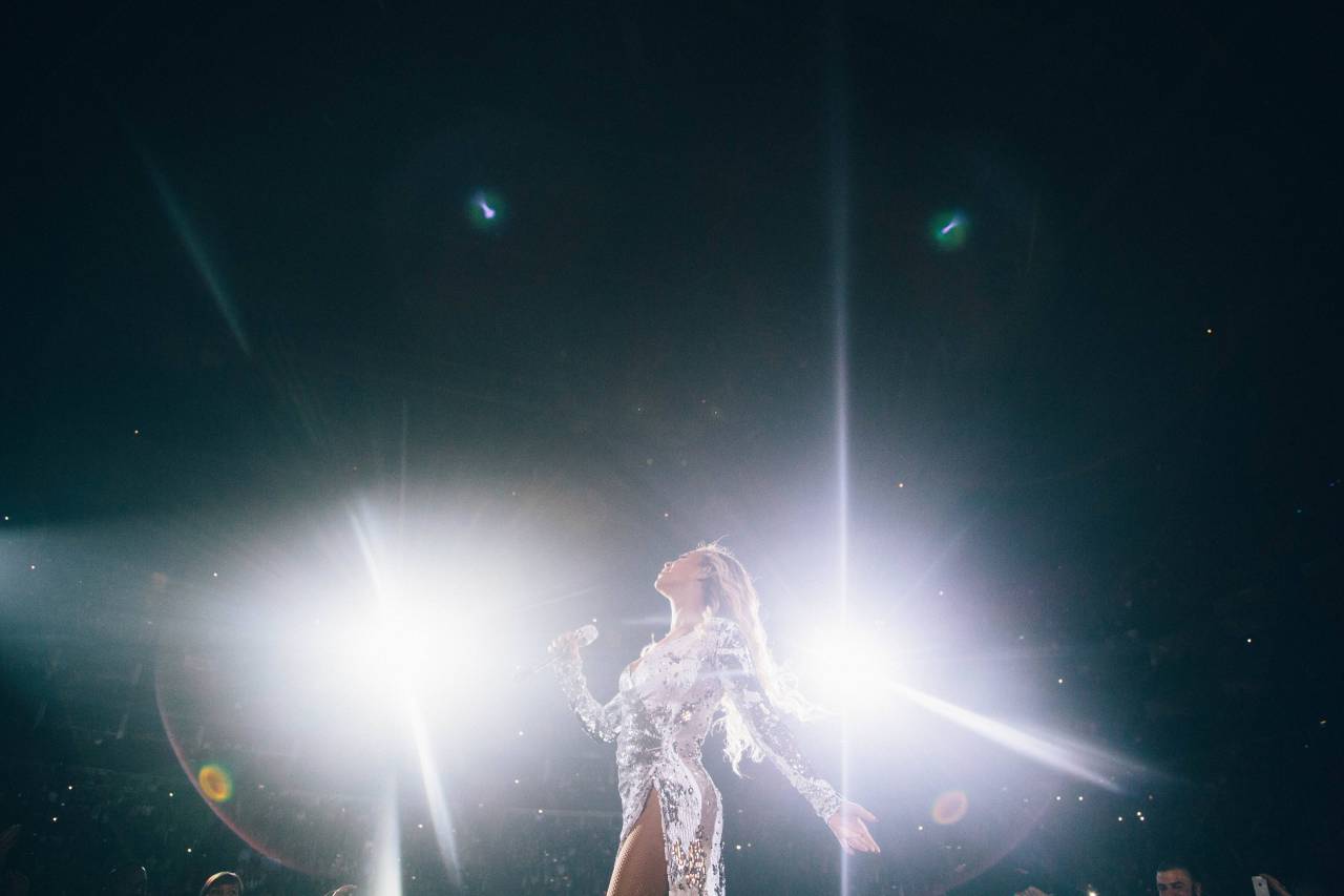 beyonce:
“The Mrs. Carter Show World Tour
London 2014
Dress by Michael Costello
Photo Credit: Robin Harper
”