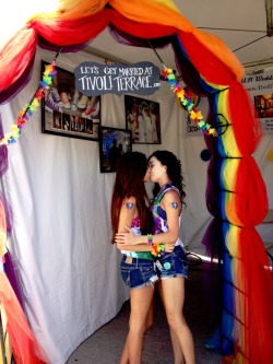 poursomelesbianhotsauceonit:  amanduhinwonderland:  Me and destiny got married !!  congrats! 