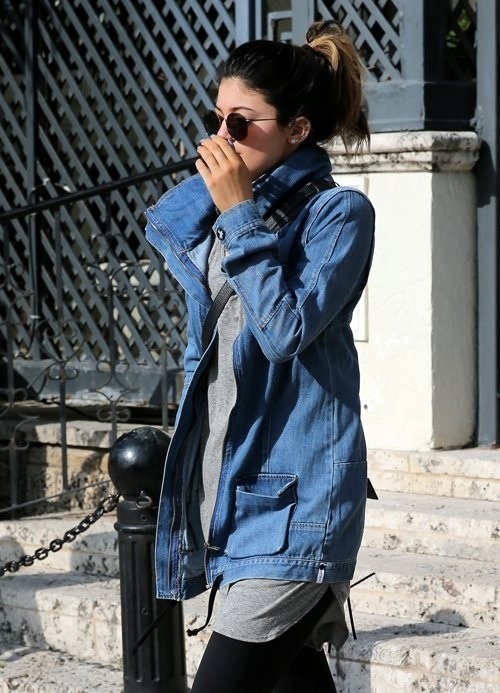 keeping-up-with-the-jenners:  March 13,2014- Kylie jenner seen leaving the Versace Mansion in Miami 