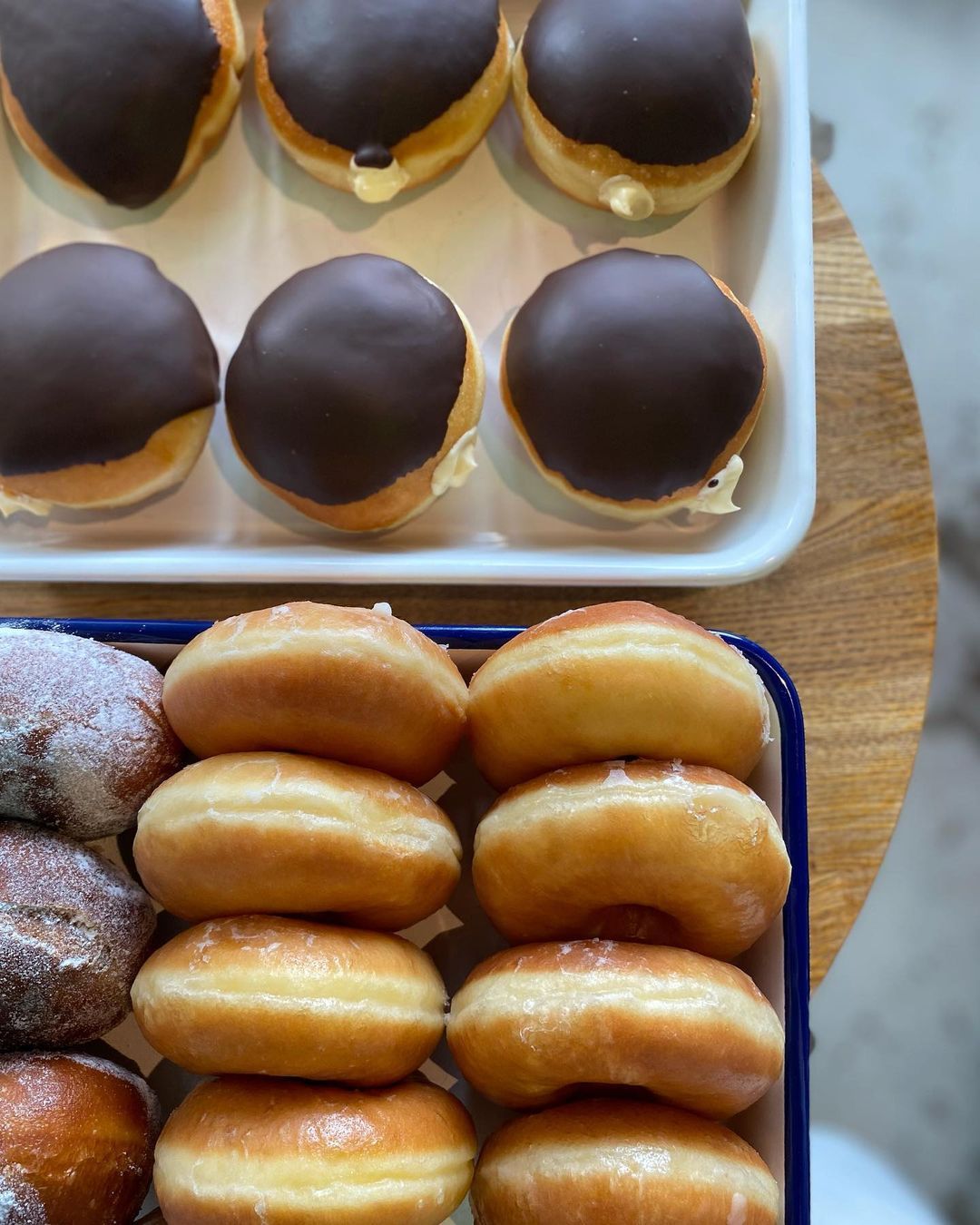 Doughnuts
年に何度かお菓子作りで
大失敗する事があります。
ドーナツもよく失敗するんですが、
昨日、もっと美味しくなるかもしれないと、
配合を少し変えたら
やっぱりもっと美味しくなりました！
ぜひコーヒーのおともにおすすめです。
今日のお菓子
バスクチーズケーキ　
抹茶のバスクチーズケーキ
ニューヨークチーズケーキ
ラムレーズンサンド
かぼちゃプリン
チョコレートビーツケーキ
デビルズチョコレートケーキ
キャロットケーキ
ビクトリアスポンジケーキ
レモンケーキ
ブラウニー
クリームチーズ...