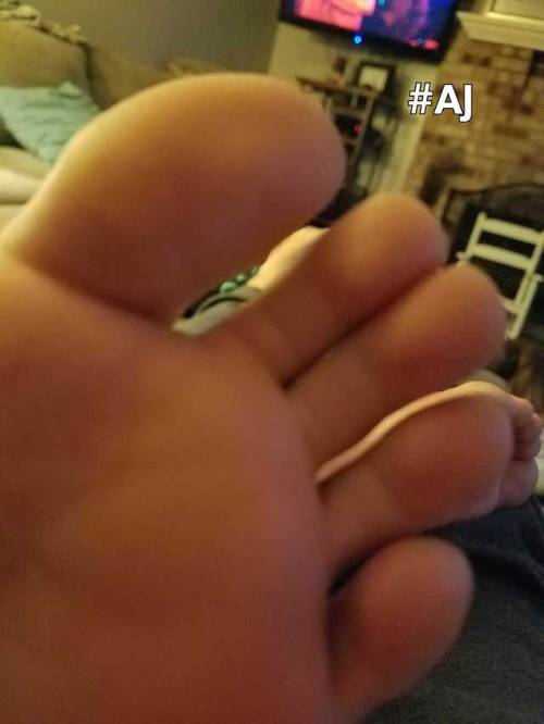 ajssexyfeet: #AJ close up