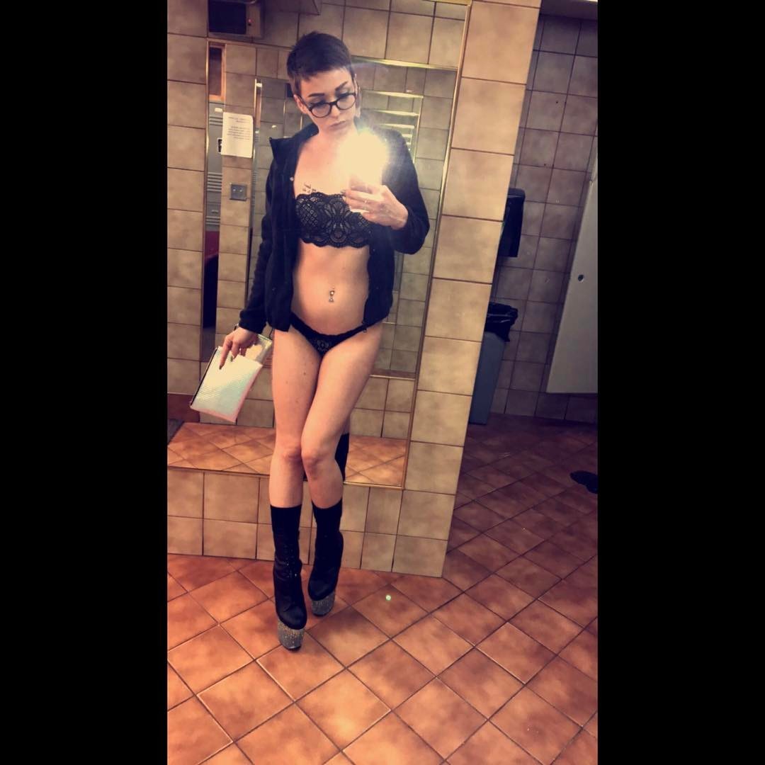 stripper-locker-room:  https://www.instagram.com/just_justyce/