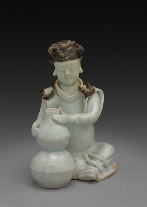 Potter Seated with Double Gourd Vase: Ch'ing-pai Ware, 14th Century, Cleveland Museum of Art: Chines