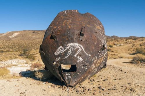 Found some big holes, arts and aliens in the desert #asitshouldbe #optoutside #overland #4x4 #jeepjk