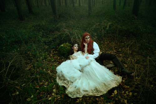 bellakotak:Twilight in the LabyrinthPart IIby Bella KotakModel: Jessica McClellan & Ian Henche