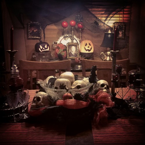 askticcitoby:  When mun decorates for Halloween…she goes all out. This is just the dining room XD 
