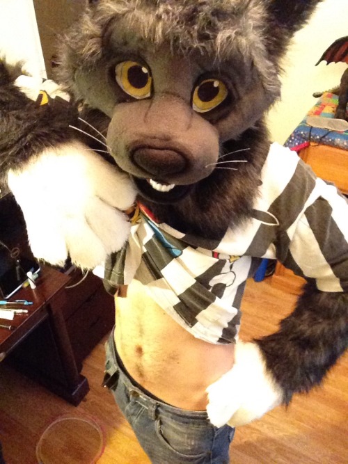 More pics of my bud Butterktty. He really loves bellies, and belly buttons. ;3Check out his Twitter!