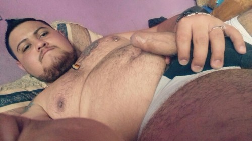 osoregio85:  iisaiidaleess24:  Ando Un Poco Caliente Quien Me Ayuda A Bajar Está Calentura “🐻💦🔥✨  #Cachorro #Chubby #Oso #Chasser #Hot #Sexysgordito  😍😍