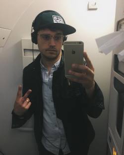 andrewxmientus:   andymientus: When you make it in time for your flight at Newark but don’t make it in time to check your bags so you check them in and try to standby for 2 flights, fail twice, so you book a brand new flight (now with a layover) out