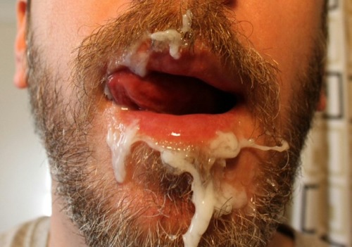 ososparati-bears4you: Que placer ver mi corrida cremosa y caliente …. sobre tu barba dura y t