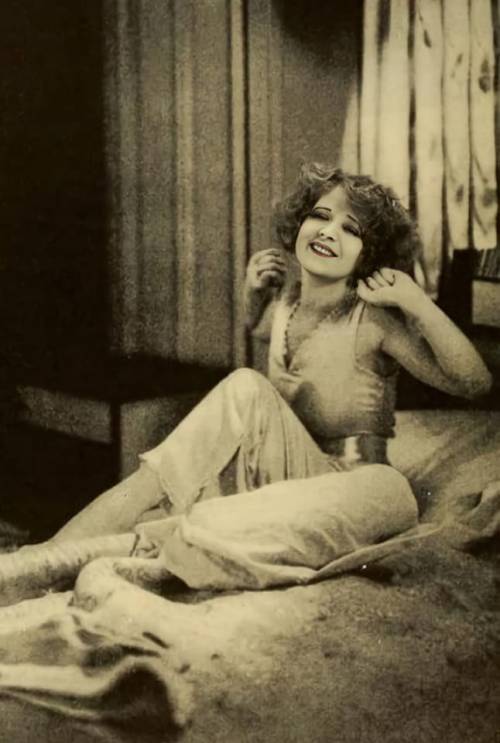 Clara Bow Nudes & Noises  