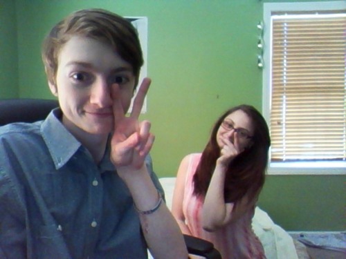 officialstevejobs:sits and blogs next to tumblr user waluiqi