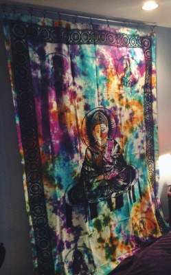 dose-of-beauty:  My new buddha tapestry(: