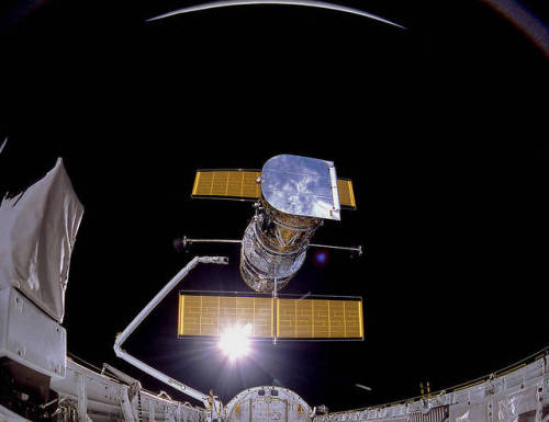 Deployment of Hubble Space Telescope, 25 April 1990, during STS-31