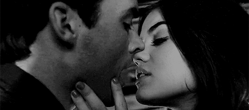 ezriasource:Ezria rewatch ▸ 1x10“Forgive me.”