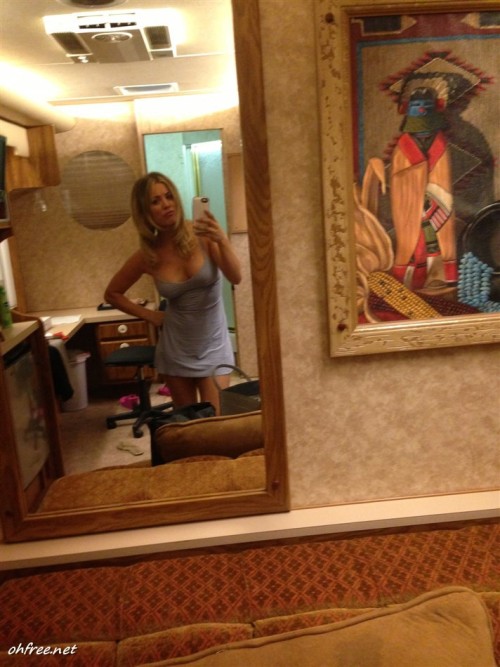 dananod:  ohfree:  Kaley Cuoco Nude Cell Phone Pics Leaked www.ohfree.net 001  (via TumbleOn) 