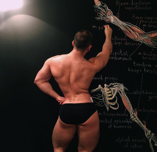nalgoncogible:  Que ricas y jugosas nalgotas de Nicolás (juicy ass Nicolás) 😲😍🍑👅