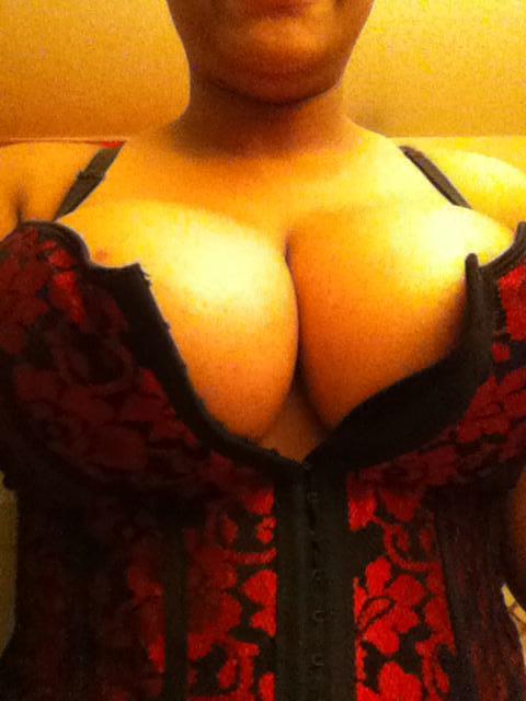 mixedcaramel28:  Busty problems :3