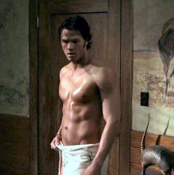 male-celebs-naked:  Jared PadaleckiSee more here