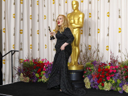 foreverwithadele:  OMG! How gorgeous she can be! *O* 