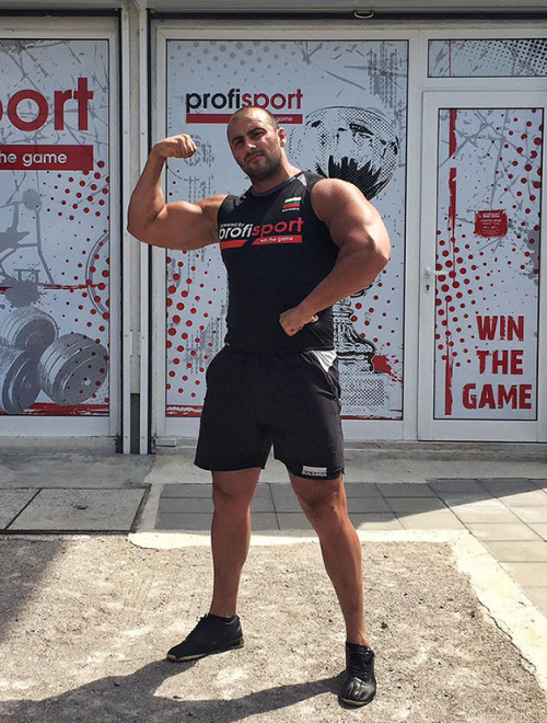 serbian-muscle-men:  Powerlifter Ico Muskov, BulgariaMore of his photos here -> http://serbian-muscle-men.tumblr.com/search/muskov