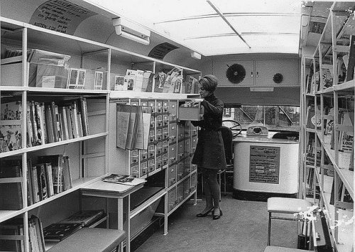 farmingtonlibrary: Historical Photos of Early Bookmobiles (via Laughing Squid x)