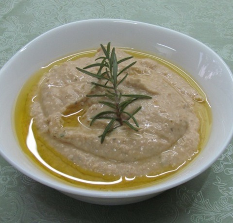 garlic &amp; rosemary white beans hummus