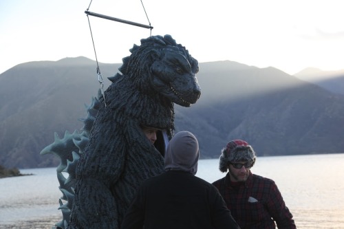 What else would one want to do on a hot summer day than to do a bit of waterskiing? #MonsterSuitMond