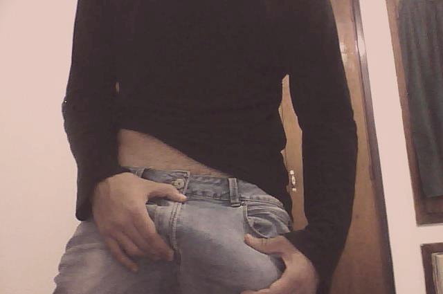youshouldbemykitten:  Jeans time, showing off.Reblog to set free those closed minded