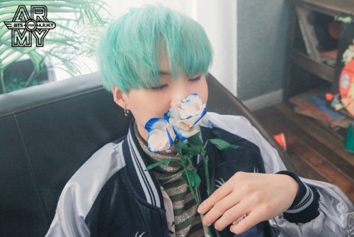 꽃을 든 방탄소년단