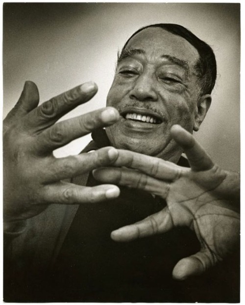 Les mains du talent. Duke Ellington, 1969. Tirage vintage à voir sur www.photo-memory.eu