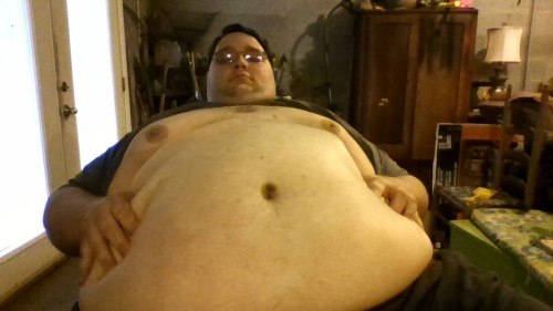 It’s been a while, here, have some pics of me squeezing my belly :p