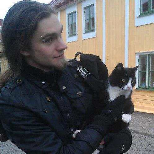 lady-love-guts:  deadnightwargasm:  Those Kitties of Metal.  I can’t even, I died.